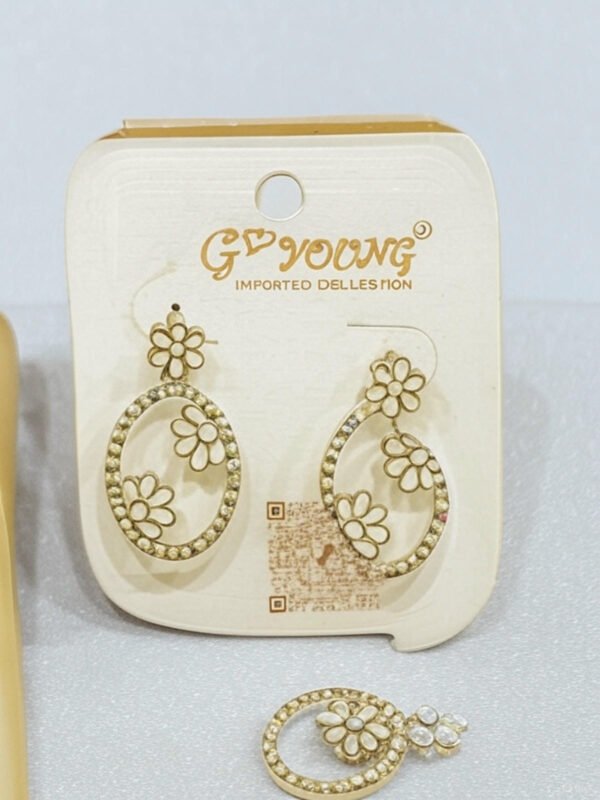 💫 Bloom Aura Gold Floral Hoop Earrings 💫 - Image 3